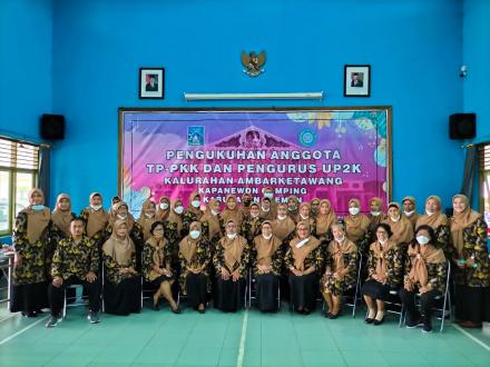 Lurah Kukuhkan Pegurus TP-PKK dan UP2K Ambarketawang Periode 2022-2026 